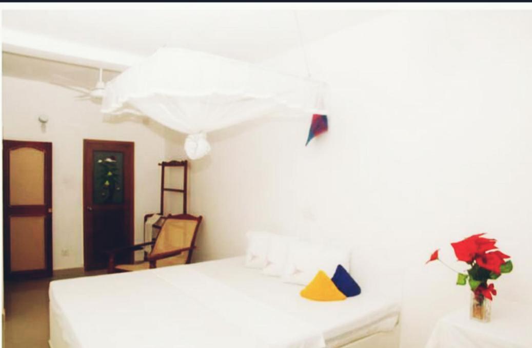 Githmini Beach House And Toures Хиккадува Экстерьер фото
